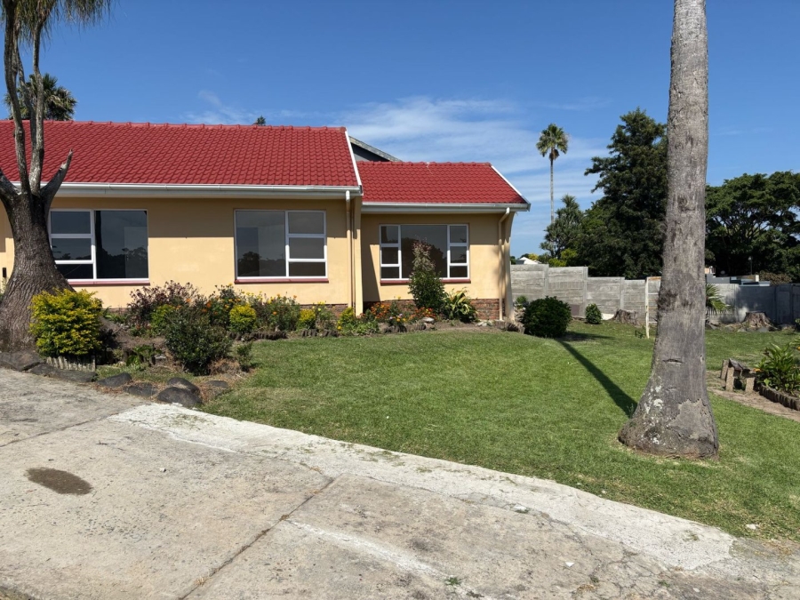 5 Bedroom Property for Sale in Beacon Bay North Eastern Cape